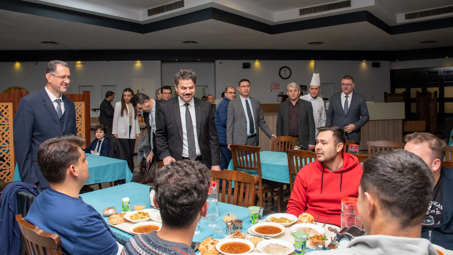 Rektör Yılmaz öğrencilerle iftar yemeğinde bir araya geldi